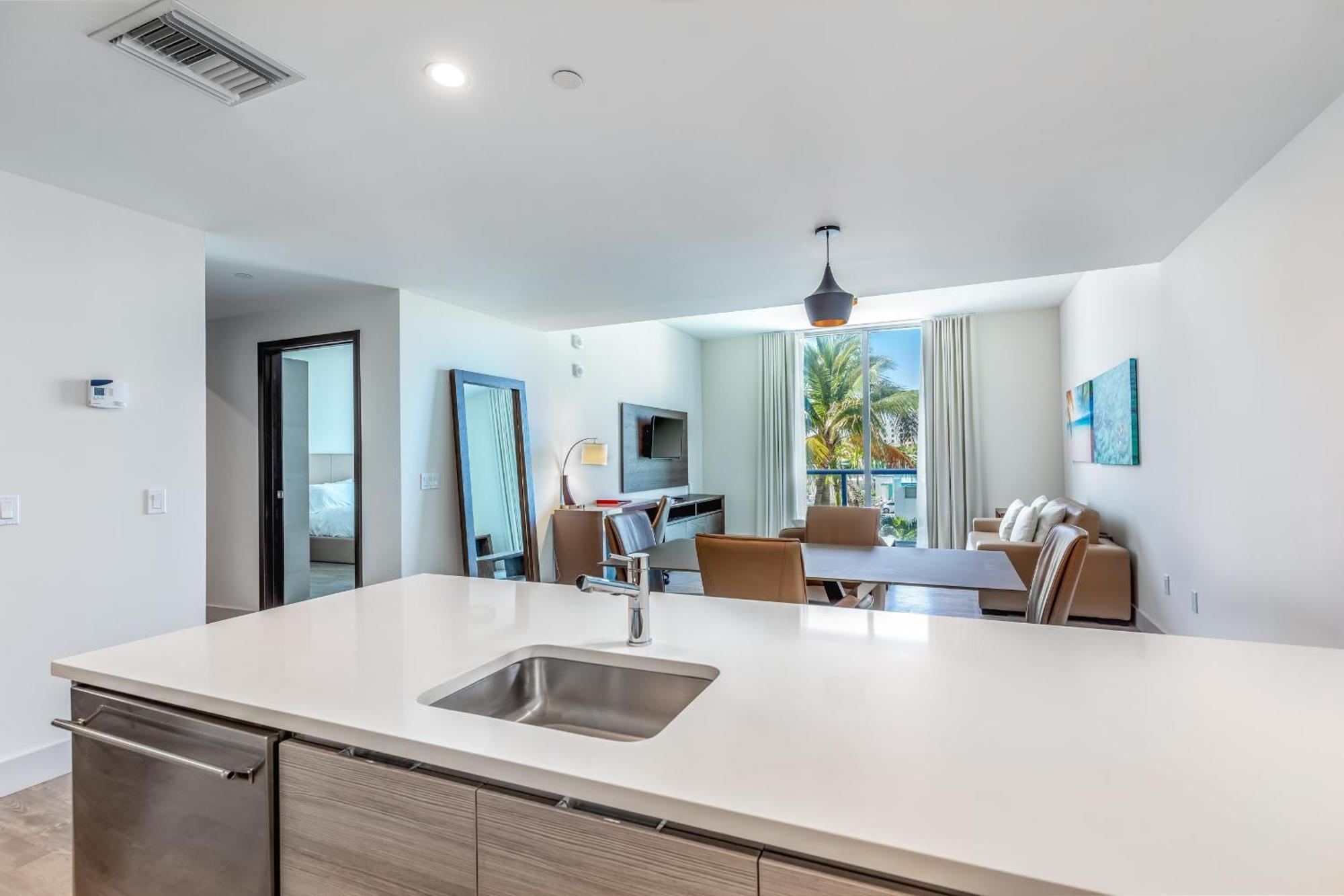 Stylish Private Beach Condo In Hollywood Fl, 3Min Walk To Hollywood Beach Extérieur photo